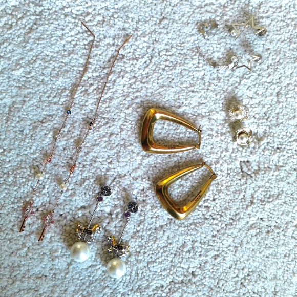 five pairs of earrings - Picture 1 of 6